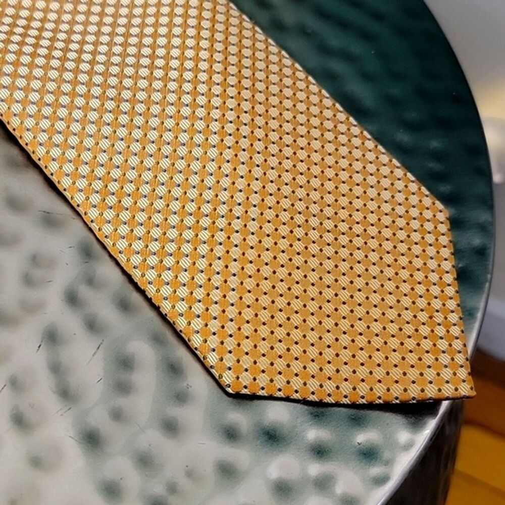 Jos A. Bank Yellow Gold Silk Neck Tie Mens size 3.5" Geometric